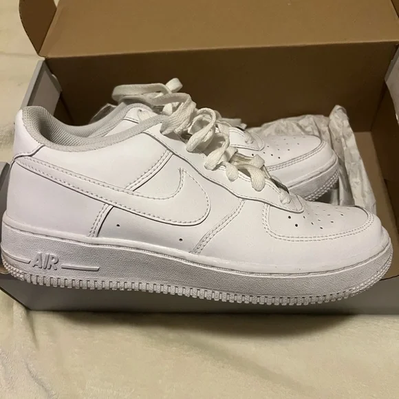 Air Force 1 Sneaker - Picture 1 of 5